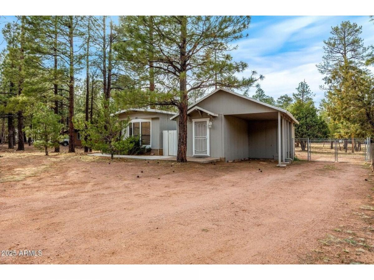 Picture of Home For Sale in Overgaard, Arizona, United States