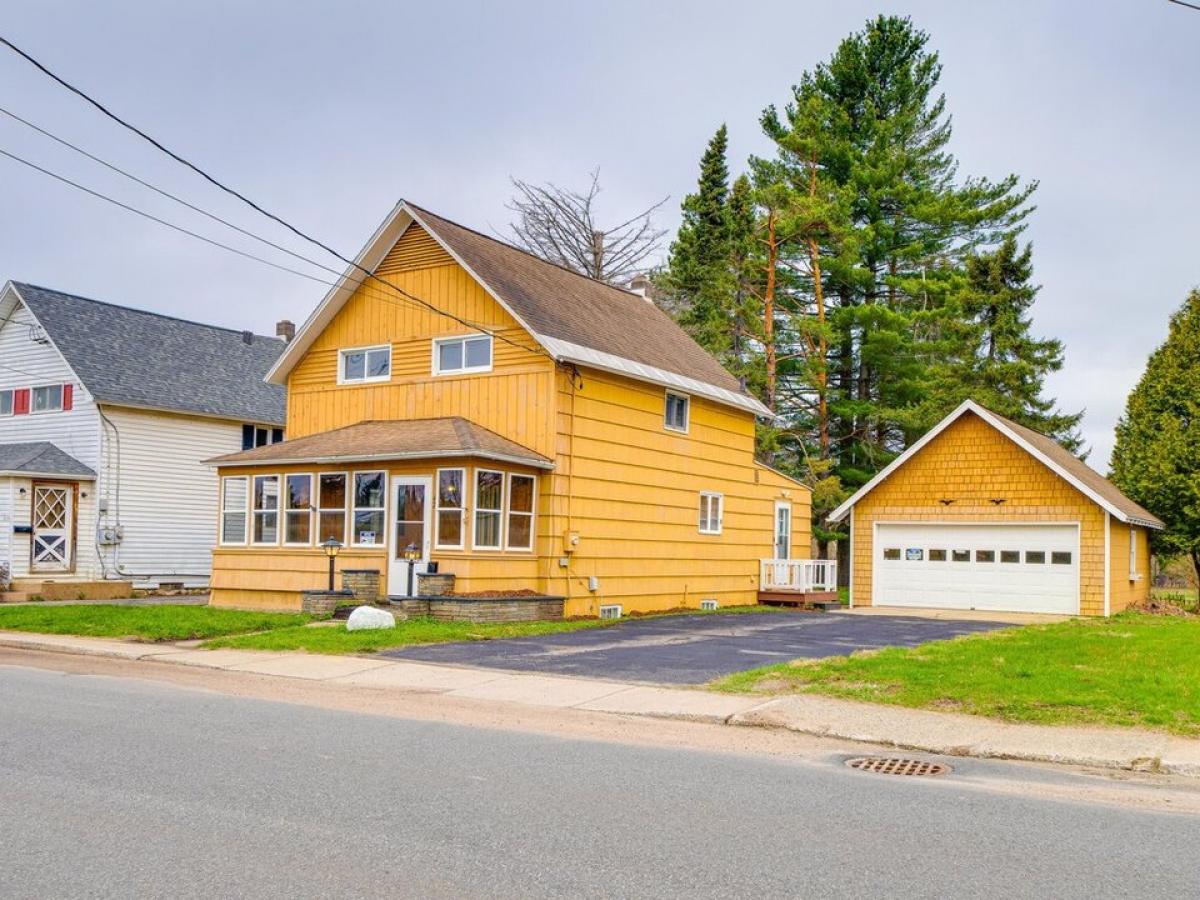 Picture of Home For Sale in Tupper Lake, New York, United States