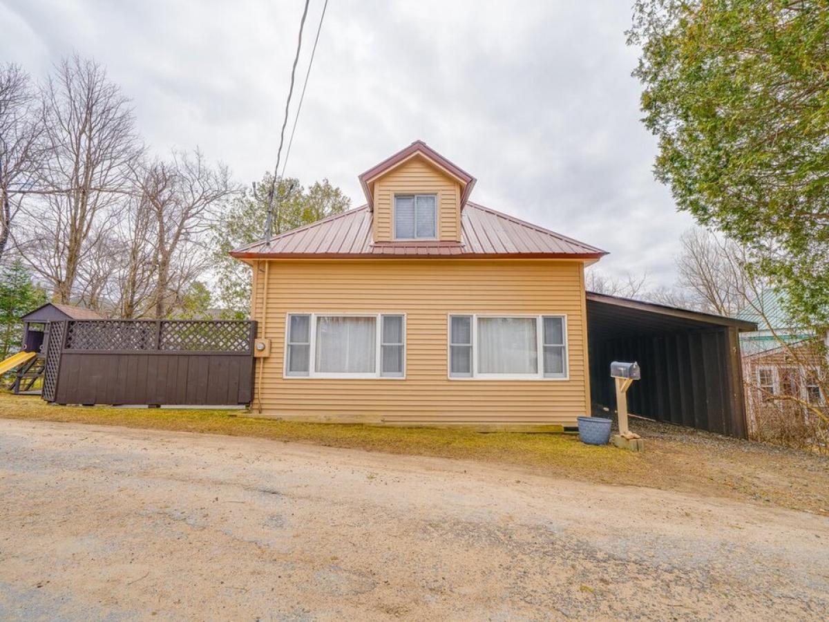 Picture of Home For Sale in Tupper Lake, New York, United States