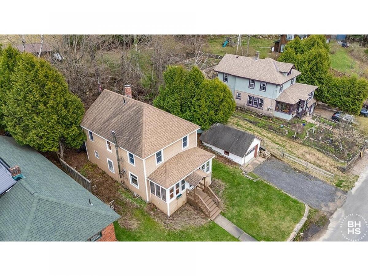 Picture of Home For Sale in Saranac Lake, New York, United States