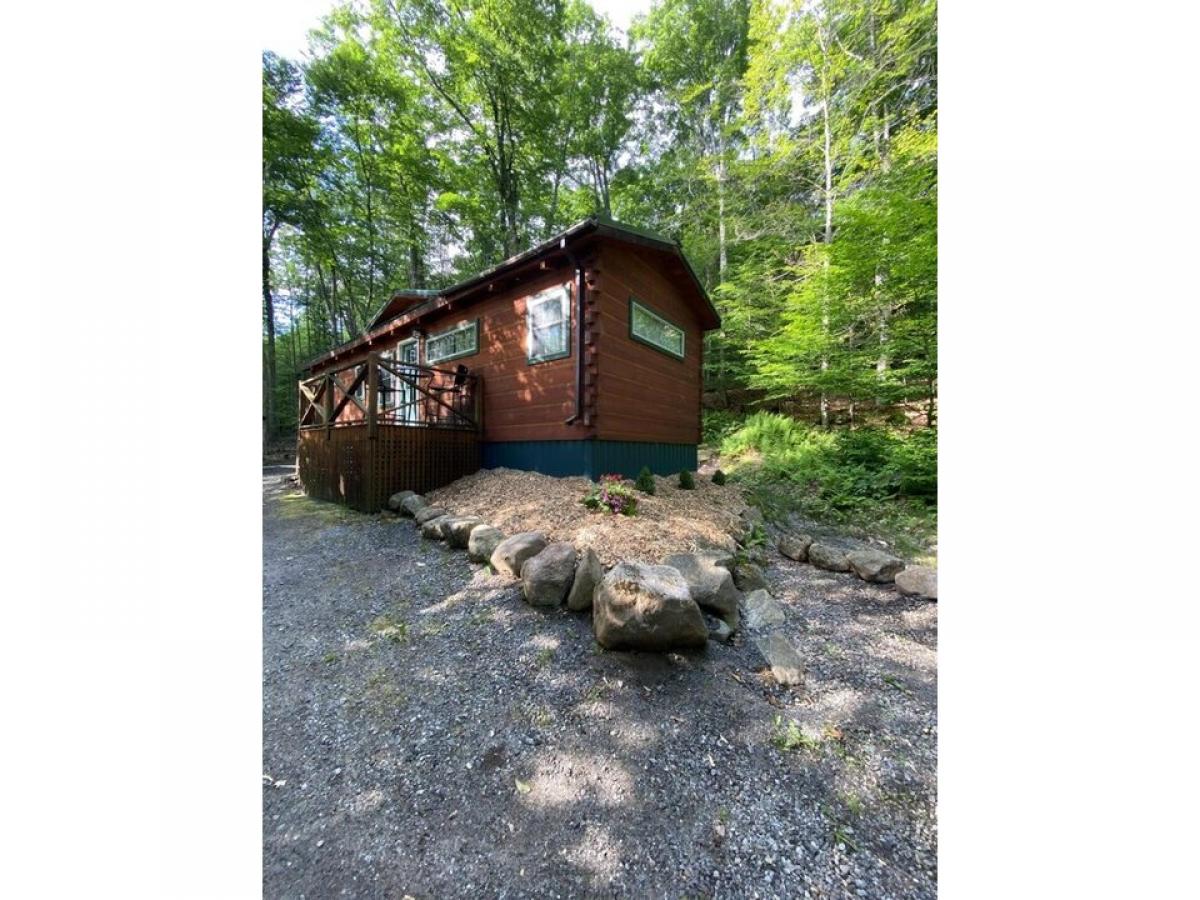 Picture of Home For Sale in Saranac Lake, New York, United States