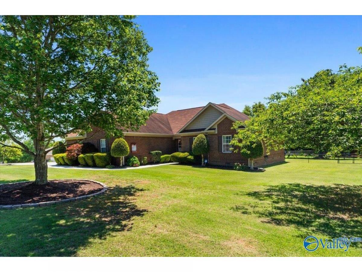 Picture of Home For Sale in New Market, Alabama, United States