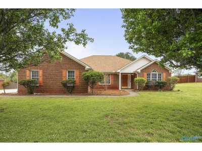 Home For Sale in Harvest, Alabama