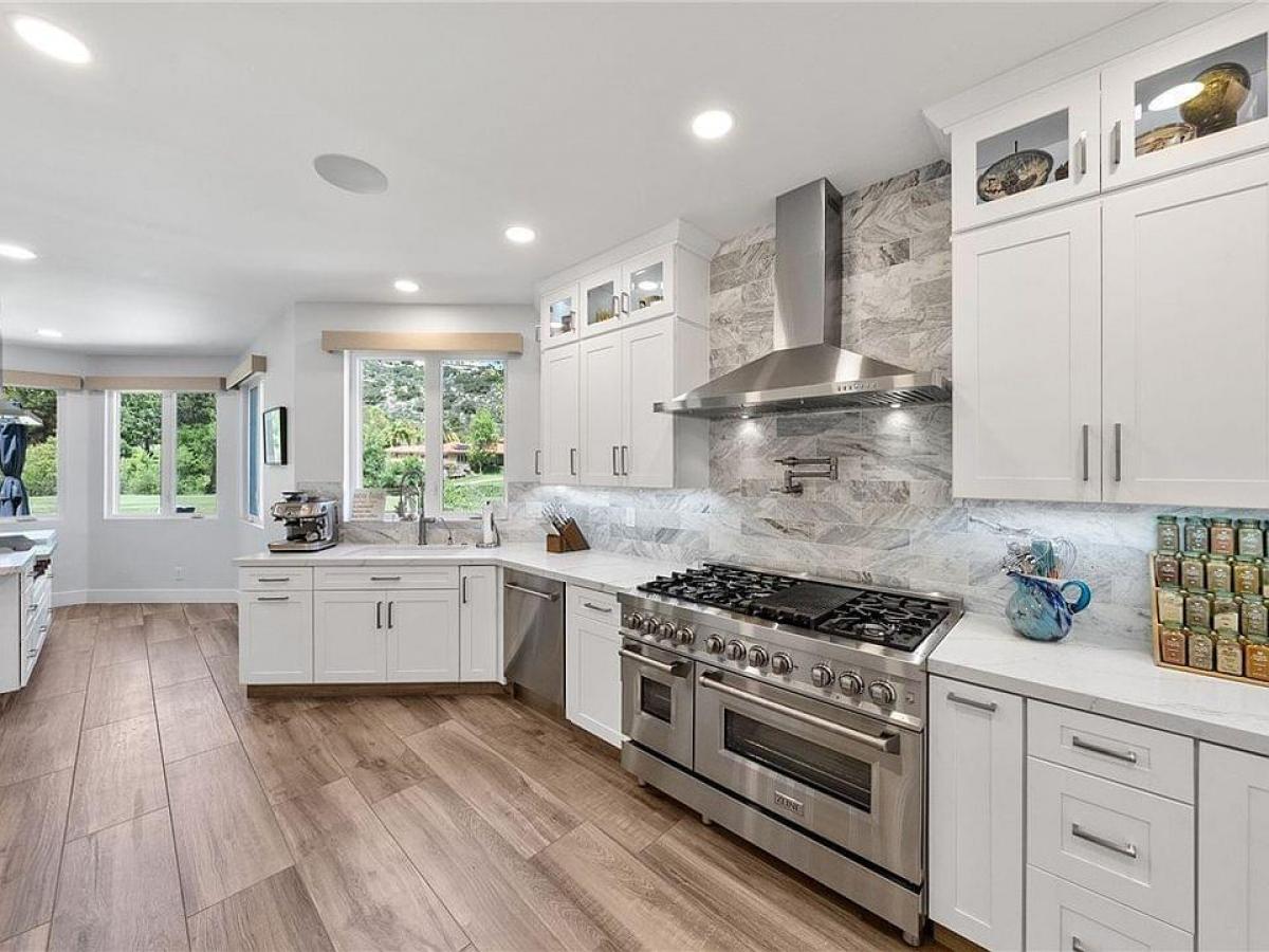 Picture of Home For Sale in Murrieta, California, United States