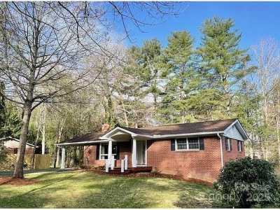 Home For Sale in Flat Rock, North Carolina