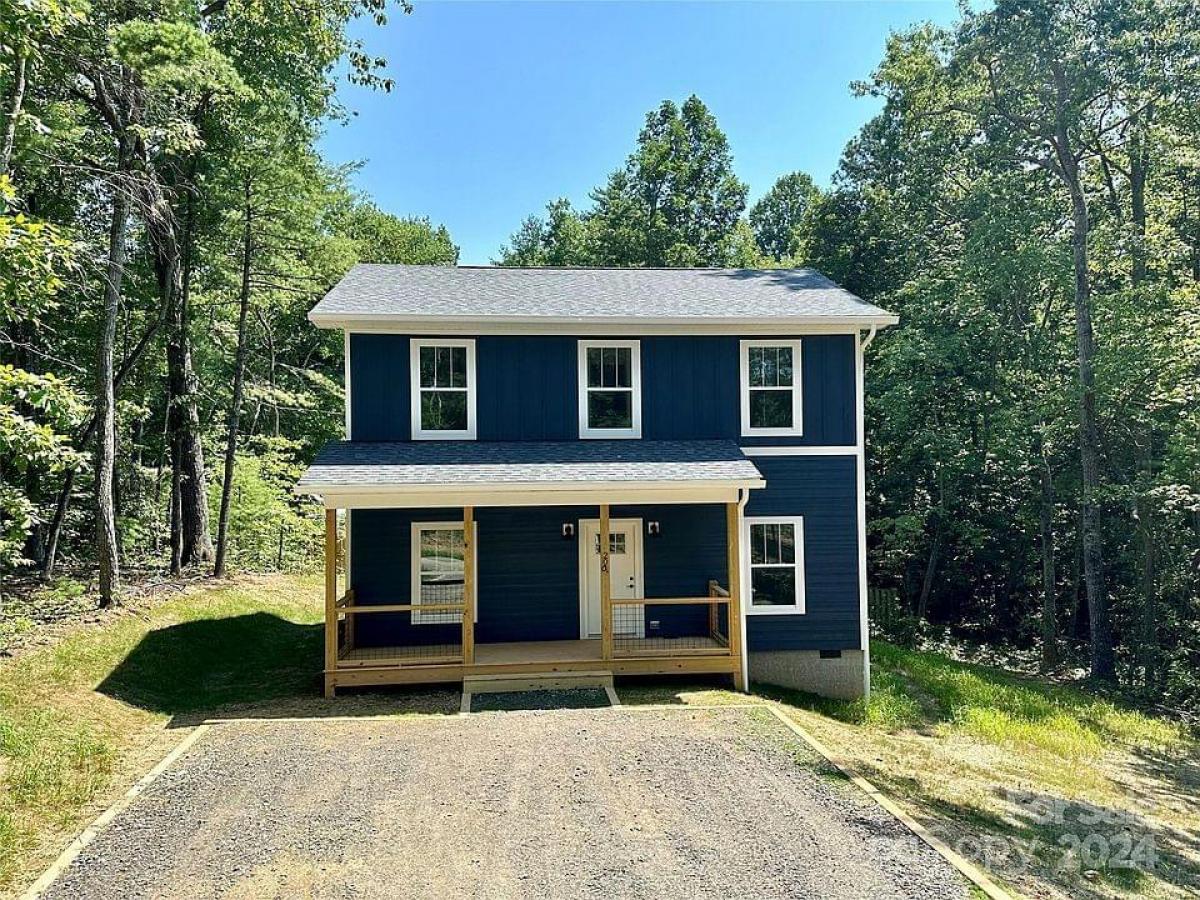 Picture of Home For Sale in Fairview, North Carolina, United States