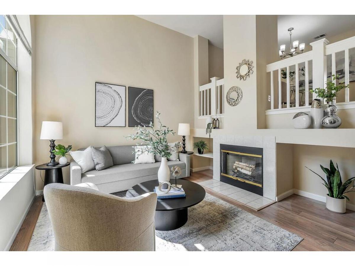 Picture of Home For Sale in Redwood City, California, United States