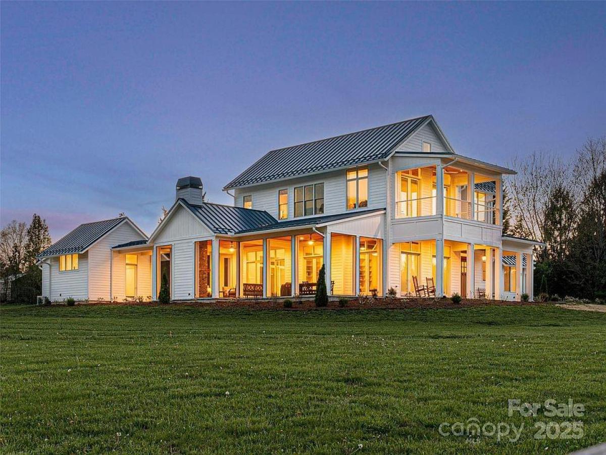 Picture of Home For Sale in Fletcher, North Carolina, United States