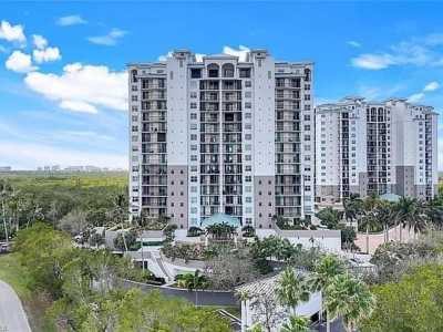 Condo For Sale in Naples, Florida