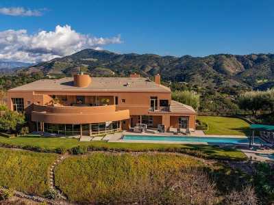 Home For Sale in Oak View, California