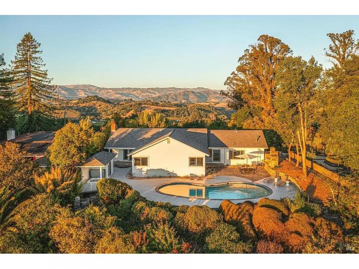 Picture of Home For Sale in Healdsburg, California, United States