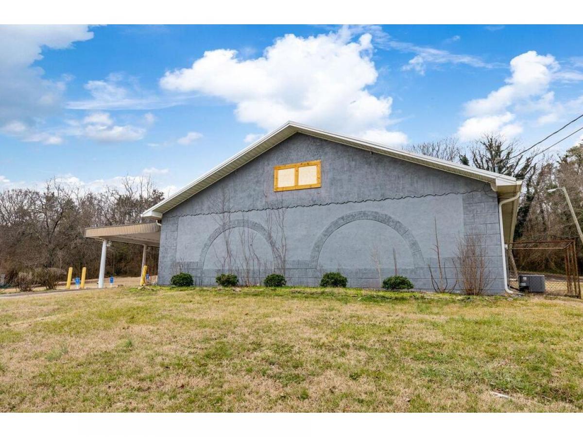 Picture of Commercial Building For Sale in Knoxville, Tennessee, United States