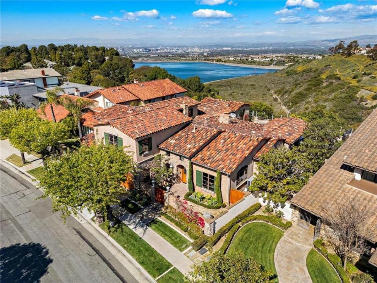 Picture of Home For Sale in Corona del Mar, California, United States