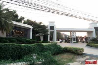 Villa For Sale in Bangkok, Thailand
