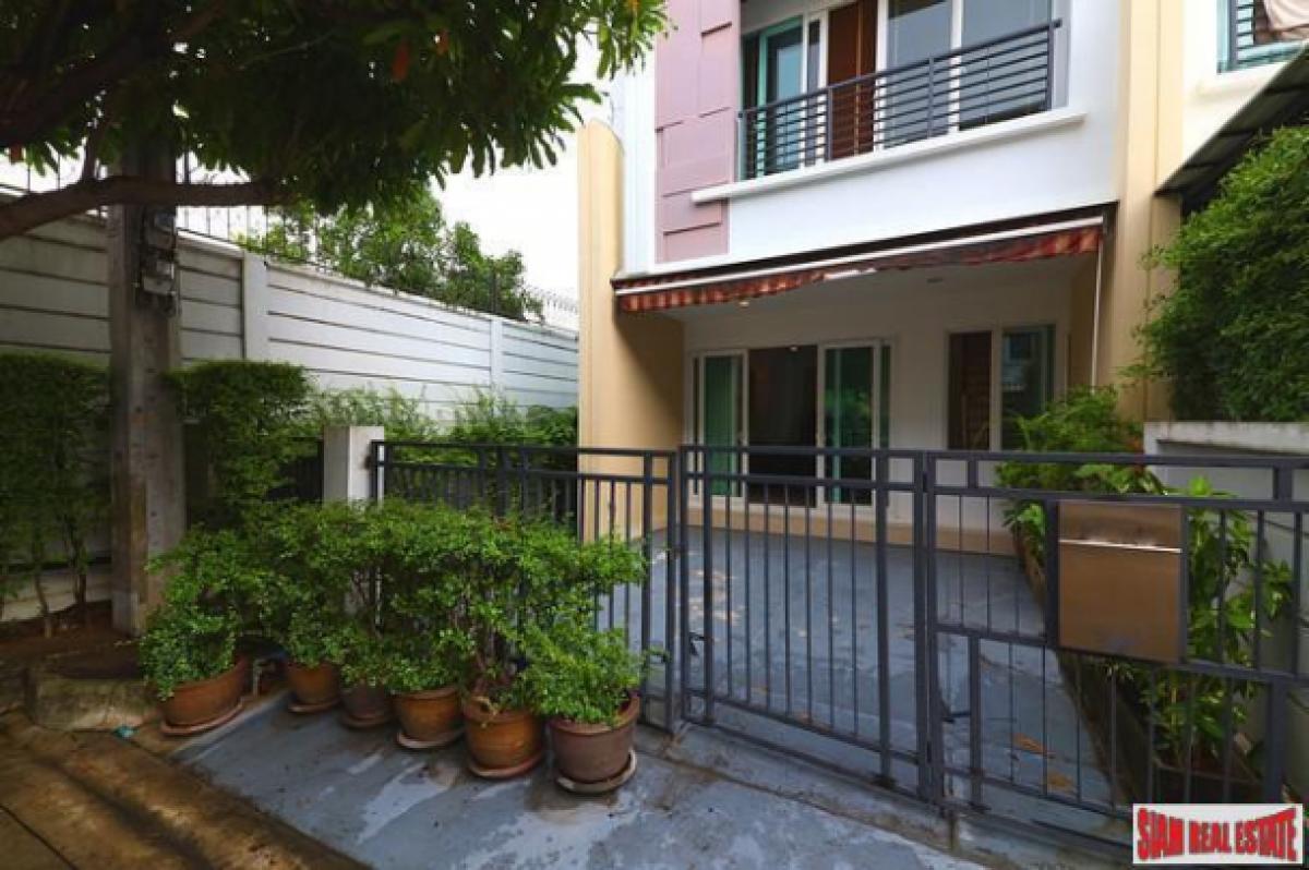 Picture of Villa For Sale in Bangkok, Bangkok, Thailand