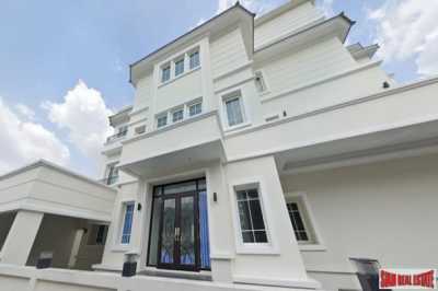 Villa For Sale in Bangkok, Thailand