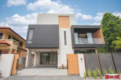 Villa For Sale in Chiang Mai, Thailand