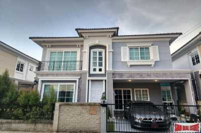 Villa For Sale in Bangkok, Thailand