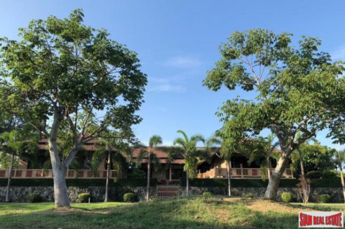 Picture of Villa For Sale in Chon Buri, Chon Buri, Thailand