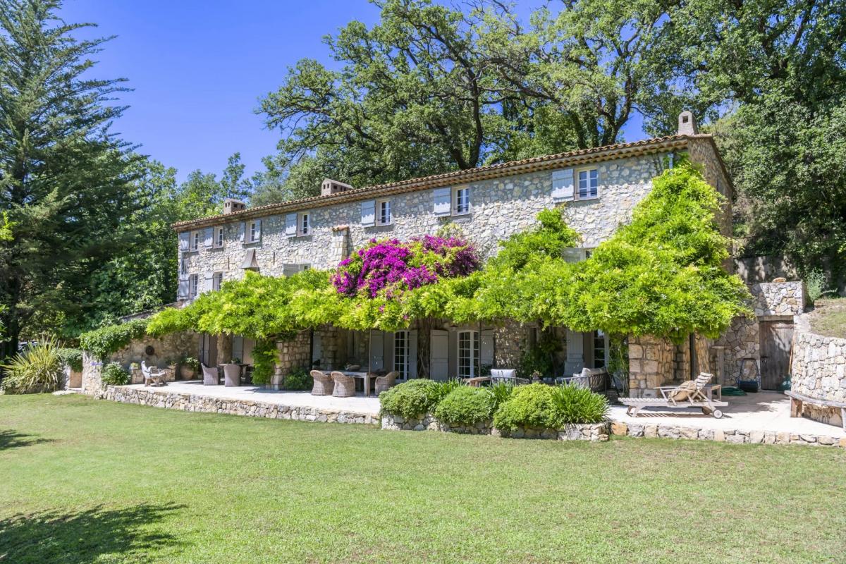 Picture of Villa For Sale in Chateauneuf Grasse, Provence-Alpes-Cote d'Azur, France