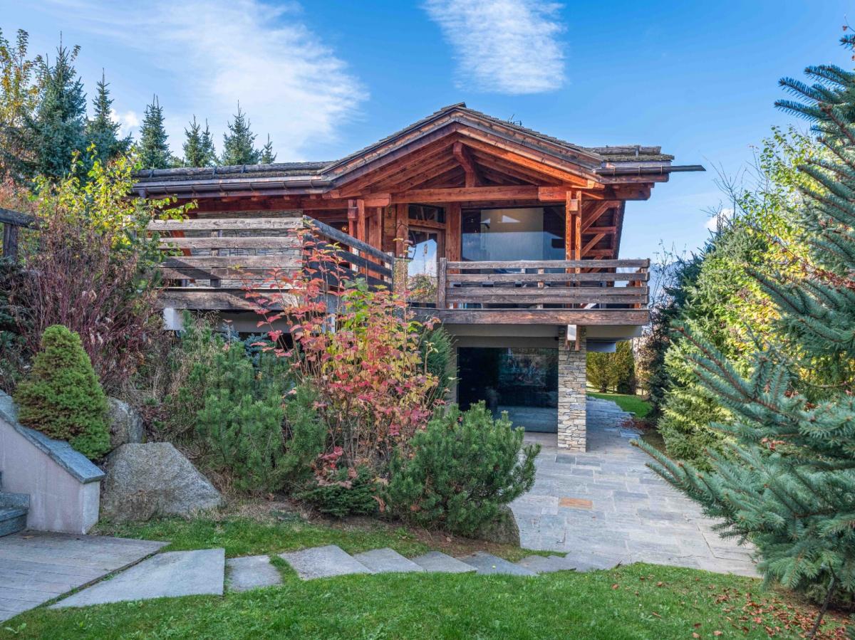 Picture of Home For Sale in Combloux, Rhone Alpes, France