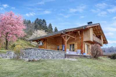 Chalet For Sale in Combloux, France