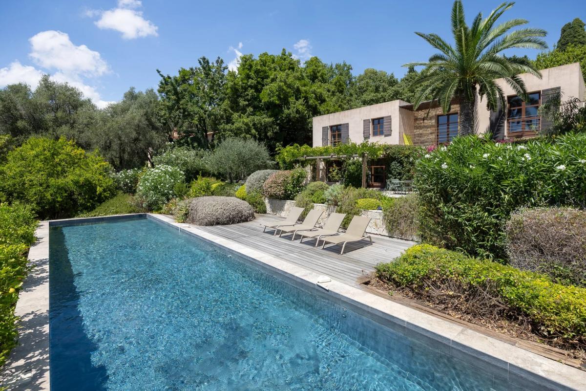 Picture of Villa For Sale in Chateauneuf Grasse, Provence-Alpes-Cote d'Azur, France