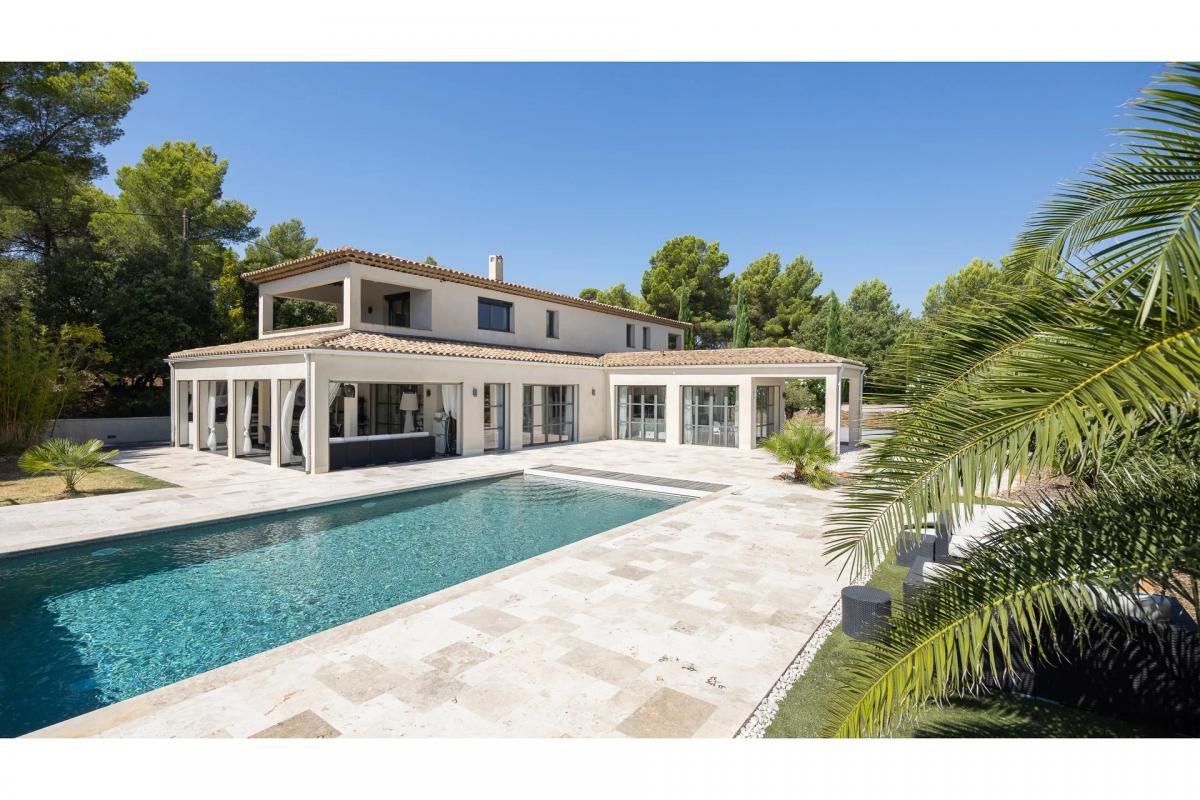 Picture of Villa For Sale in Tourtour, Provence-Alpes-Cote d'Azur, France