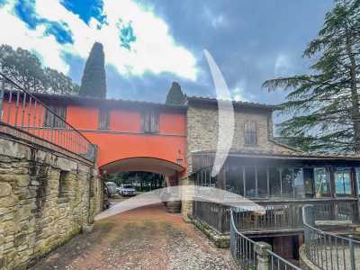 Villa For Sale in Arezzo, Italy