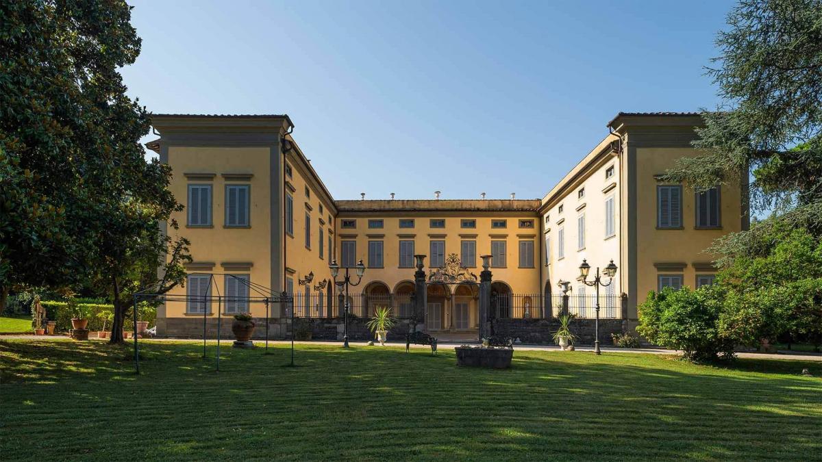 Picture of Villa For Sale in San Giuliano Terme, Tuscany, Italy