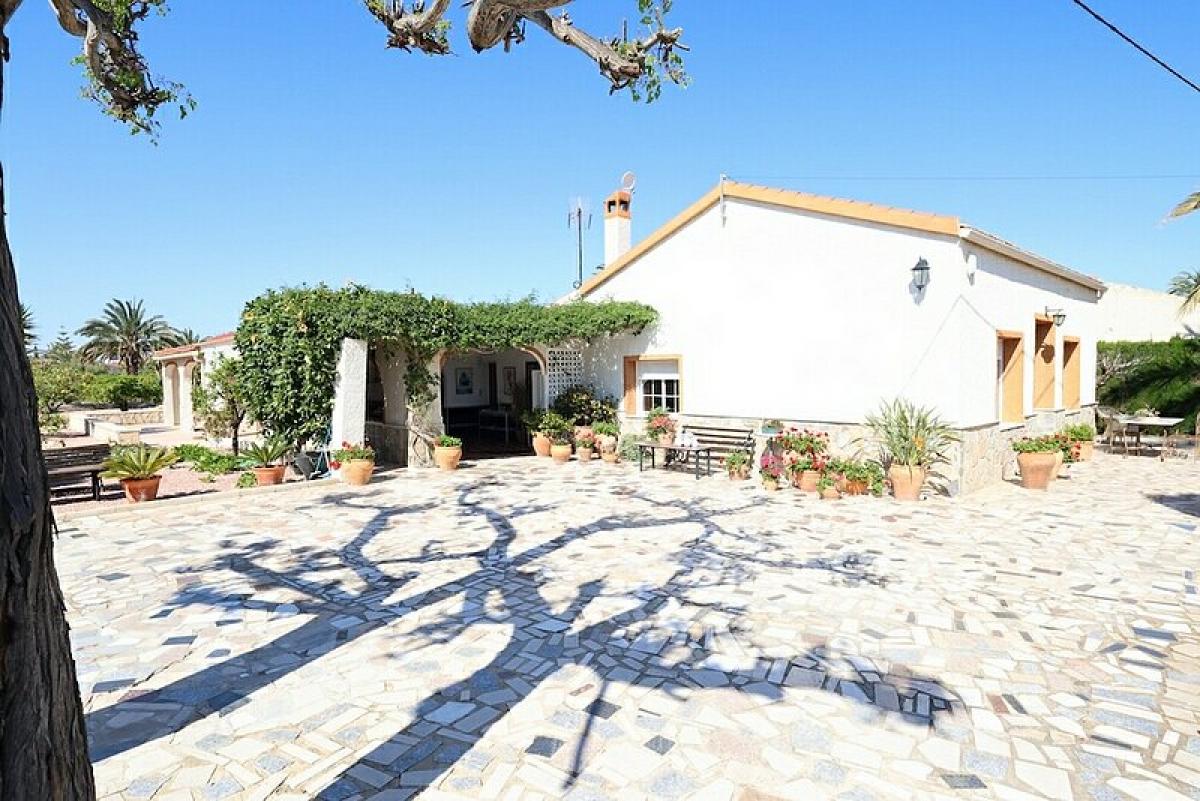 Picture of Villa For Sale in La Marina, Alicante, Spain