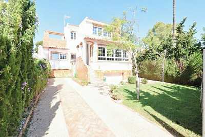 Villa For Sale in Villamartin, Spain