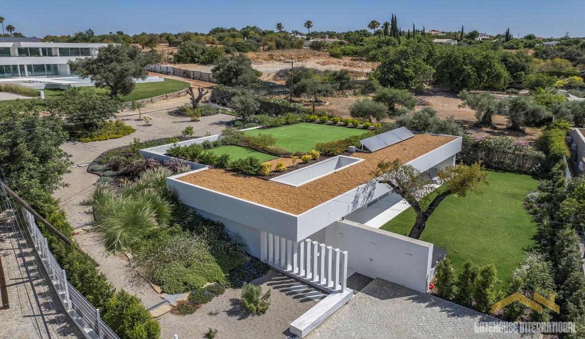 Picture of Villa For Sale in Almancil, Algarve, Portugal