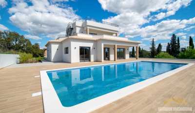 Villa For Sale in Caramujeira, Portugal