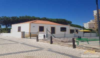 Villa For Sale in Praia Da Rocha, Portugal