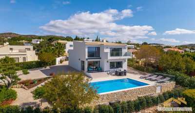 Villa For Sale in Santa Barbara De Nexe, Portugal