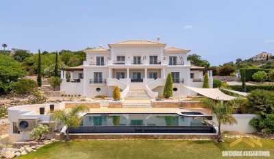 Villa For Sale in Loule, Portugal