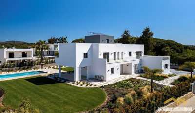 Villa For Sale in Loule, Portugal