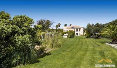 Villa For Sale in Loule, Portugal