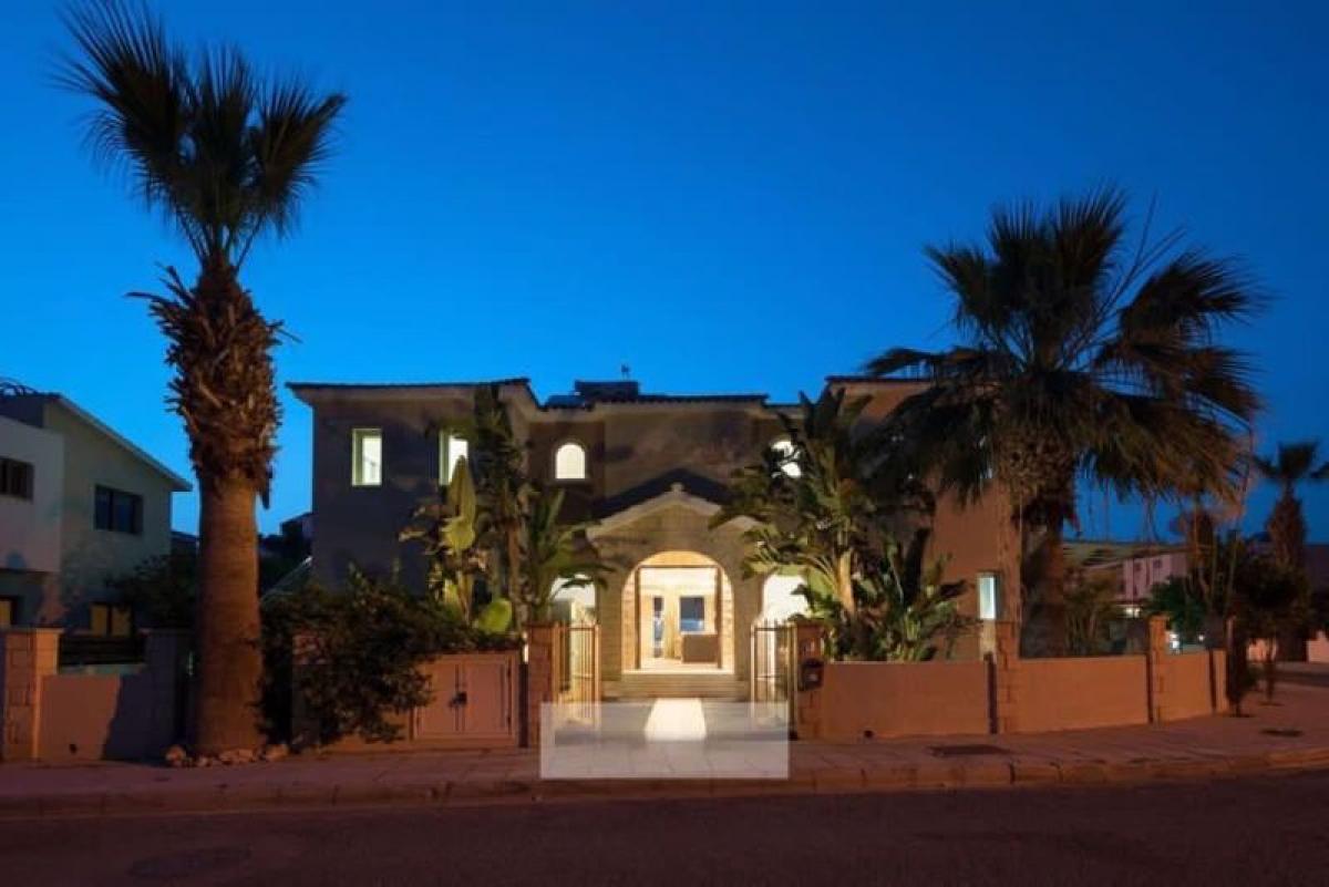 Picture of Villa For Sale in Universal, Paphos, Cyprus