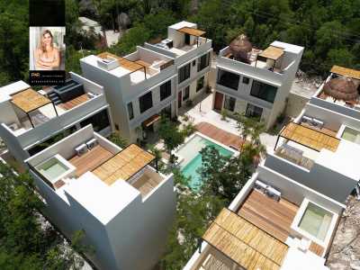 Home For Sale in La Veleta, Mexico