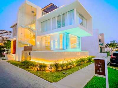 Home For Sale in Cancun, Mexico