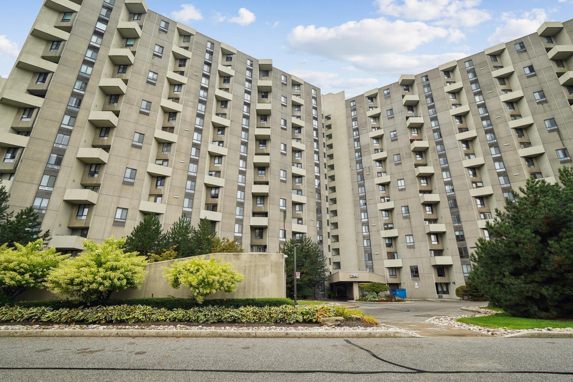 Picture of Condo For Sale in Toronto, Ontario, Canada