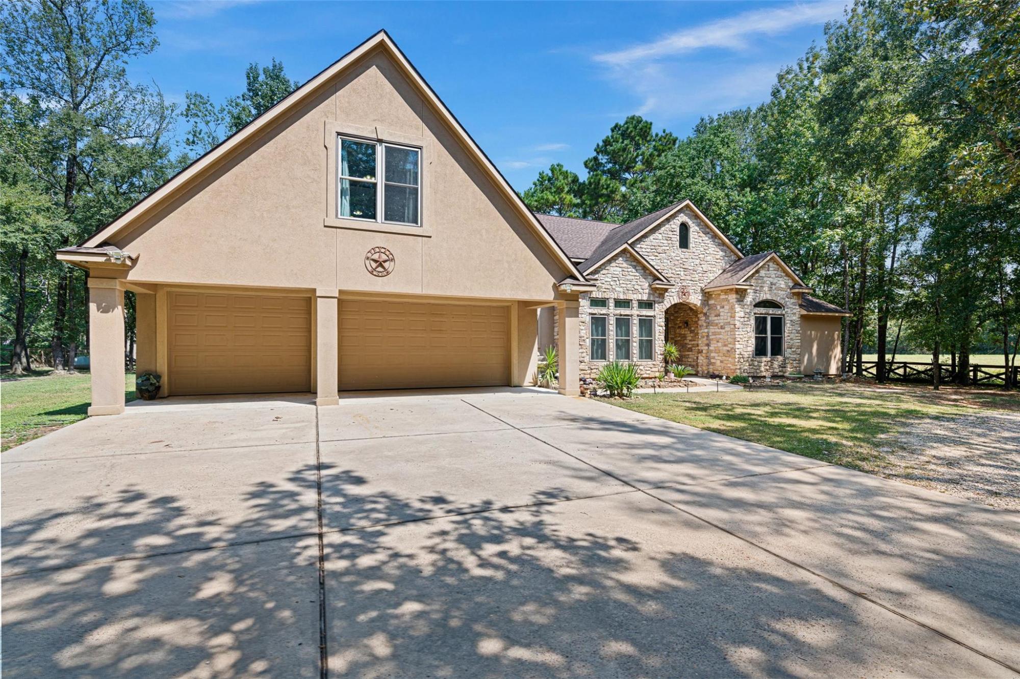 Picture of Home For Sale in Montgomery, Texas, United States
