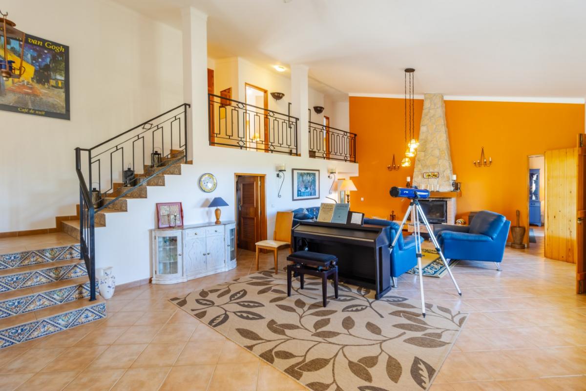 Picture of Villa For Sale in Raposeira, Algarve, Portugal