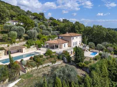 Villa For Sale in Chateauneuf Grasse, France