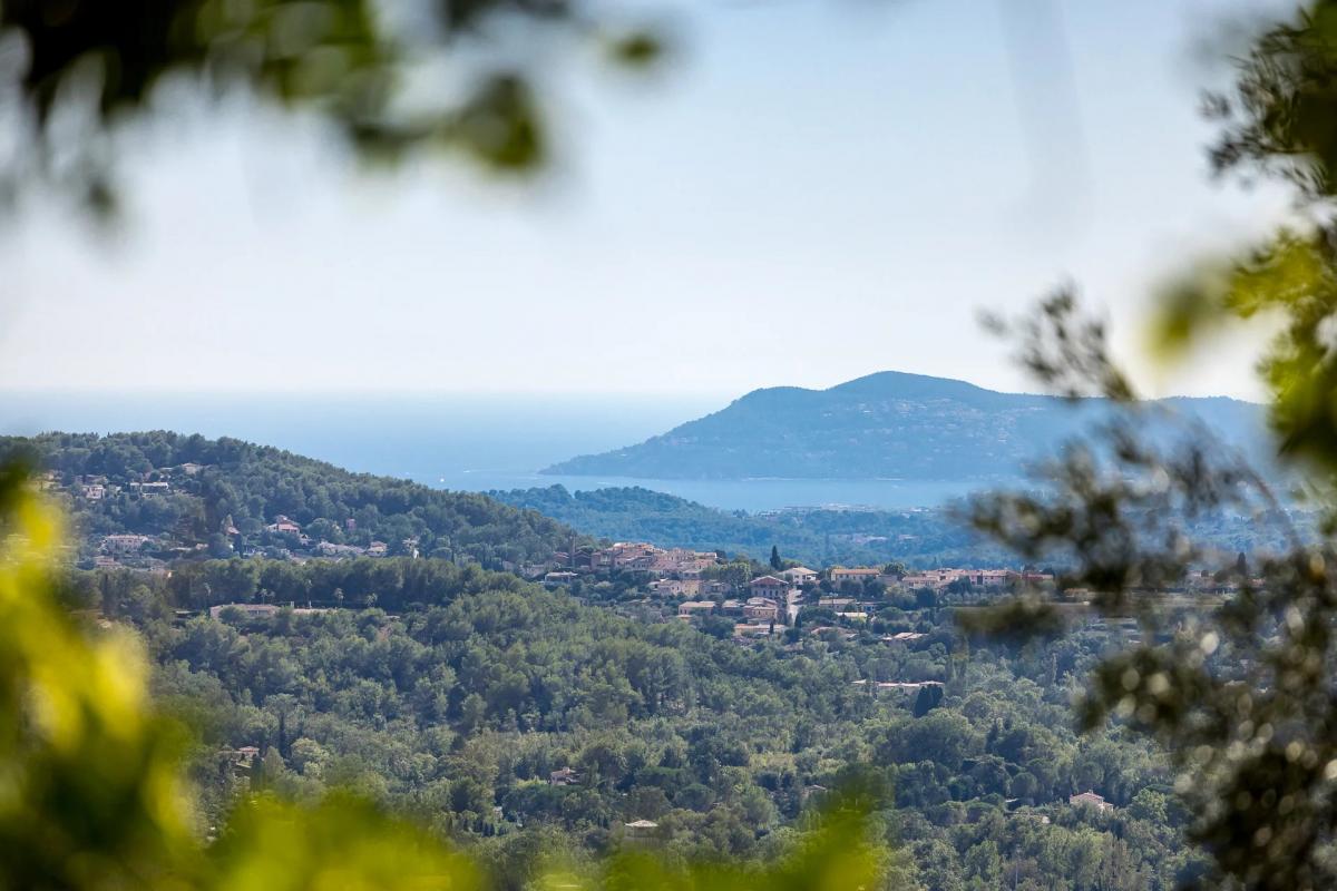 Picture of Villa For Sale in Chateauneuf Grasse, Provence-Alpes-Cote d'Azur, France