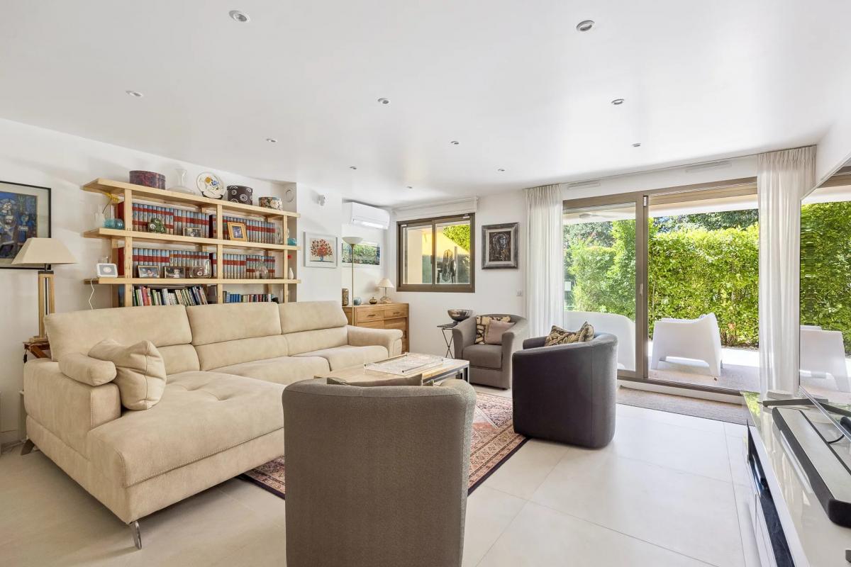 Picture of Apartment For Sale in Antibes, Cote d'Azur, France