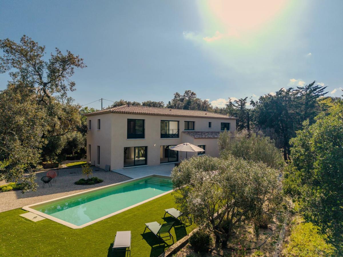 Picture of Villa For Sale in Le Plan De La Tour, Provence-Alpes-Cote d'Azur, France