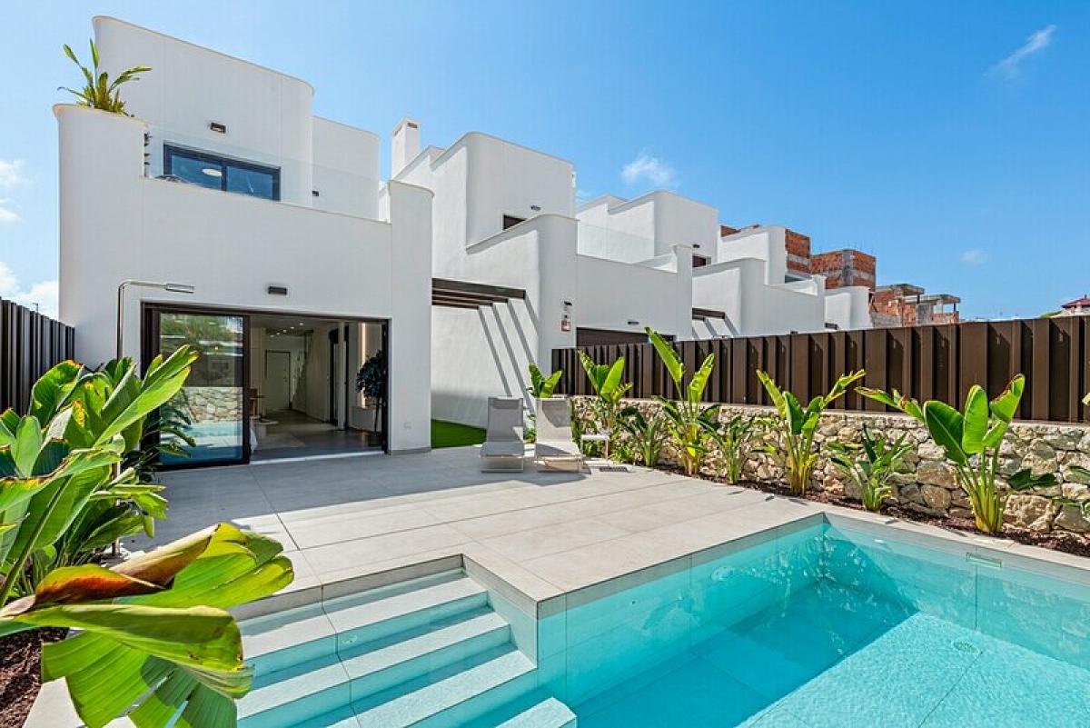 Picture of Villa For Sale in Mil Palmeras, Alicante, Spain